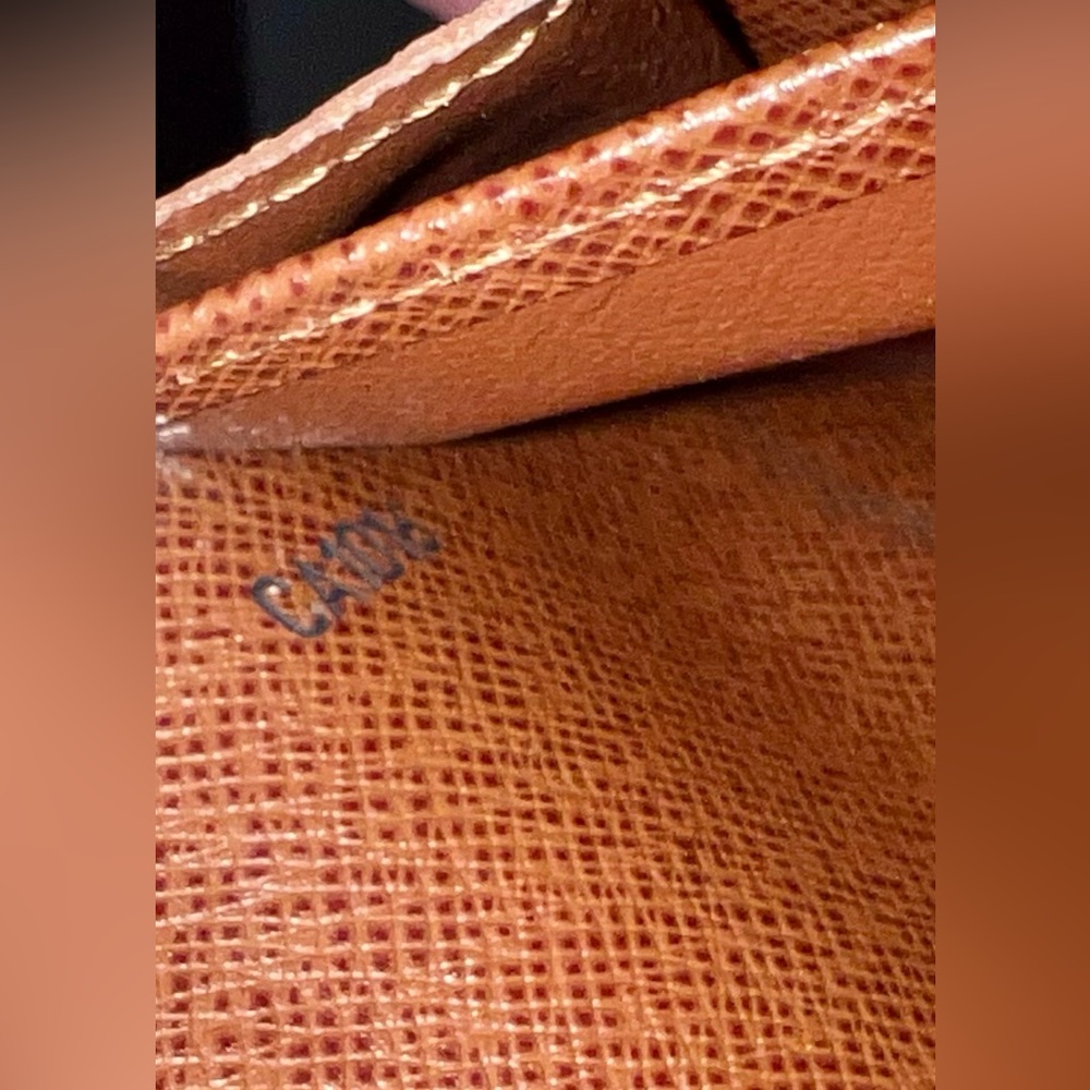 Louis Vuitton Sarah Monogram Wallet w/ LV Duster Bag - Picture 11 of 12